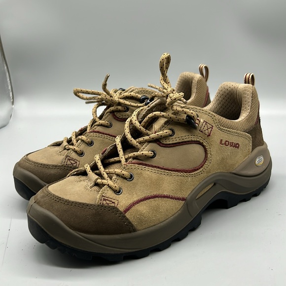 Lowa Tempest Hiking Shoes like new condition - Picture 2 of 8